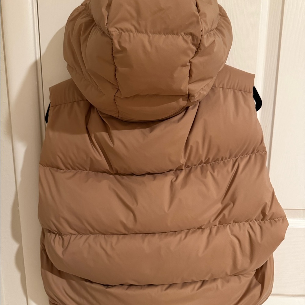 Aritzia The Super Puff Shorty Vest - Picture 4 of 6